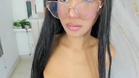 Snapshot of kristyl_paez chatting on 11-19-25, 05:24 Cristina online show from 11-19-25, 05:24