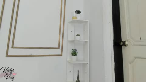 Snapshot of kristyl_paez chatting on 11-22-25, 06:29 Cristina online show from 11-22-25, 06:29