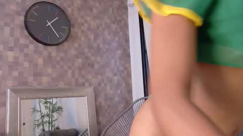 Snapshot of kristyl_paez chatting on 12-20-25, 06:59 Cristina online show from 12-20-25, 06:59