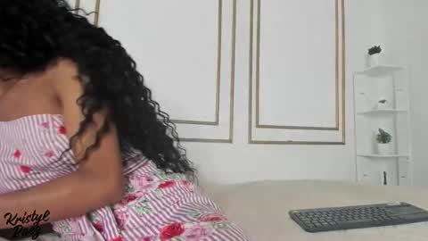 Snapshot of kristyl_paez chatting on 01-16-26, 06:56 Cristina online show from 01-16-26, 06:56