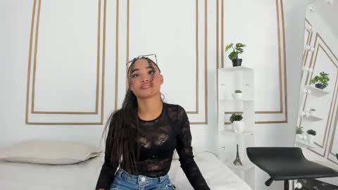 Snapshot of kristyl_paez chatting on 03-23-26, 06:45 Cristina online show from 03-23-26, 06:45