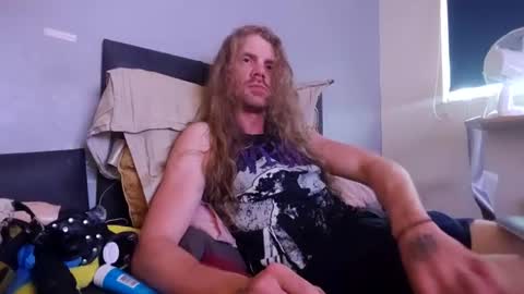 Snapshot of krullz123 chatting on 06-16-26, 10:45 Krullz online show from 06-16-26, 10:45