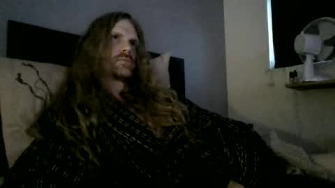 Snapshot of krullz123 chatting on 06-19-26, 11:52 Krullz online show from 06-19-26, 11:52