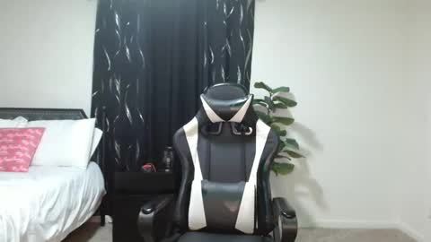 Snapshot of krystalblakexxx chatting on 04-30-26, 05:30 Krystal Blake online show from 04-30-26, 05:30