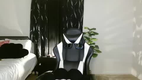 Snapshot of krystalblakexxx chatting on 05-03-26, 11:55 Krystal Blake online show from 05-03-26, 11:55