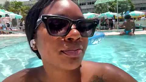Snapshot of krystalblakexxx chatting on 05-12-26, 04:48 Krystal Blake online show from 05-12-26, 04:48