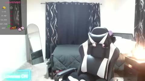 Snapshot of krystalblakexxx chatting on 05-17-26, 09:00 Krystal Blake online show from 05-17-26, 09:00