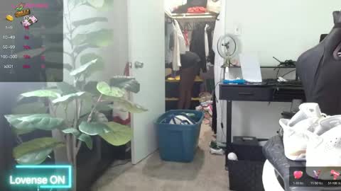 Snapshot of krystalblakexxx chatting on 05-24-26, 04:23 Krystal Blake online show from 05-24-26, 04:23