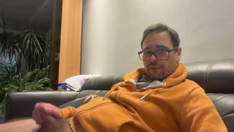 krzysztof1977 online show from 06-11-26, 09:35