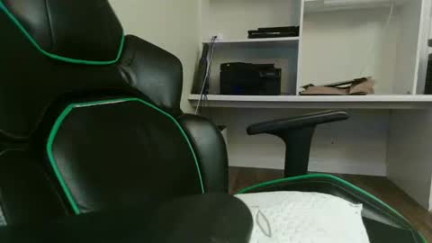 Snapshot of kt12369 chatting on 12-08-24, 07:37 Kevin online show from 12-08-24, 07:37