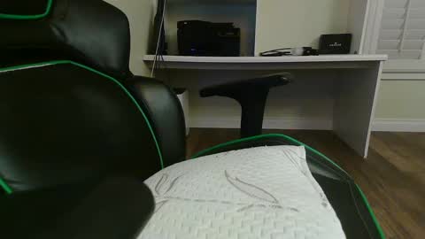 Snapshot of kt12369 chatting on 12-31-24, 07:20 Kevin online show from 12-31-24, 07:20