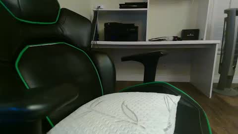 Snapshot of kt12369 chatting on 01-09-25, 07:21 Kevin online show from 01-09-25, 07:21