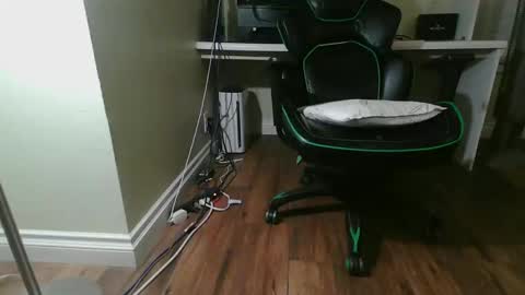 Snapshot of kt12369 chatting on 01-14-25, 07:27 Kevin online show from 01-14-25, 07:27