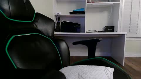 Snapshot of kt12369 chatting on 01-22-25, 07:14 Kevin online show from 01-22-25, 07:14