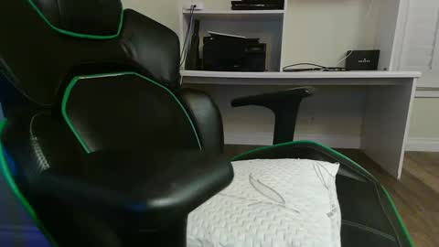 Snapshot of kt12369 chatting on 01-23-25, 07:22 Kevin online show from 01-23-25, 07:22