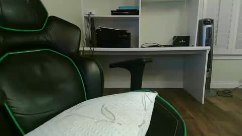 Snapshot of kt12369 chatting on 02-09-25, 07:38 Kevin online show from 02-09-25, 07:38