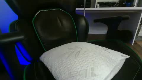 Snapshot of kt12369 chatting on 09-18-25, 07:21 Kevin online show from 09-18-25, 07:21