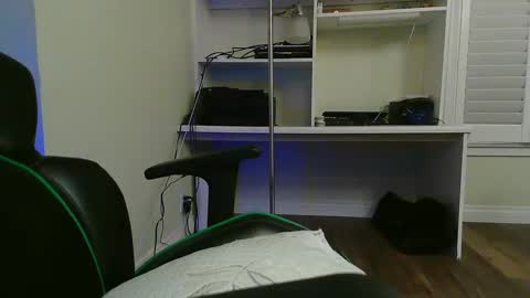 Snapshot of kt12369 chatting on 10-06-25, 05:49 Kevin online show from 10-06-25, 05:49