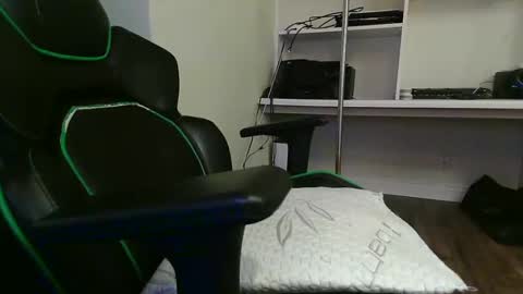 Snapshot of kt12369 chatting on 10-24-25, 06:54 Kevin online show from 10-24-25, 06:54