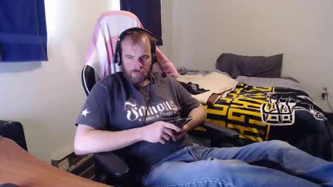 Snapshot of kuggy570 chatting on 12-18-25, 02:56 Kuggy online show from 12-18-25, 02:56