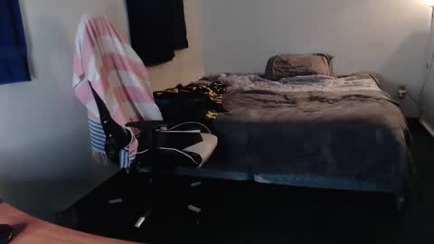 Snapshot of kuggy570 chatting on 03-08-26, 03:16 Kuggy online show from 03-08-26, 03:16