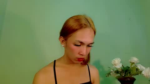Snapshot of kween_romance chatting on 01-07-25, 01:46 Kween online show from 01-07-25, 01:46