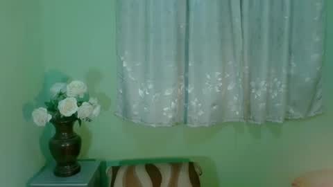 Snapshot of kween_romance chatting on 01-28-25, 12:11 Kween online show from 01-28-25, 12:11