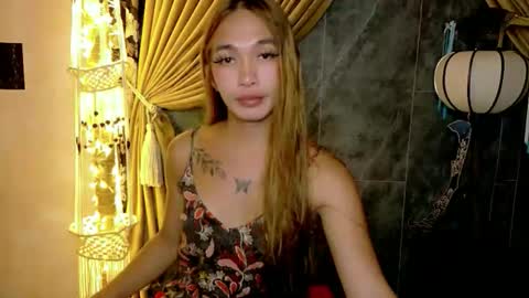 Snapshot of kween_romance chatting on 10-12-25, 03:49 Kween online show from 10-12-25, 03:49