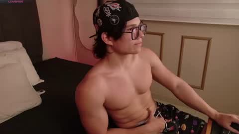 Kyliam online show from 06-15-26, 07:16
