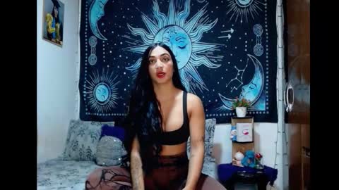 Snapshot of kylie_capricorn chatting on 10-30-25, 10:43 kylie online show from 10-30-25, 10:43