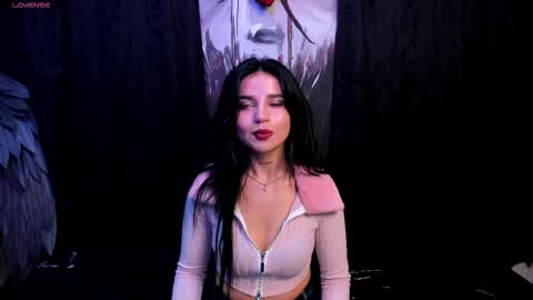 Snapshot of kylie_foxx1 chatting on 09-23-25, 01:19 submissive demon Please help me to reach 500 thumbs up online show from 09-23-25, 01:19