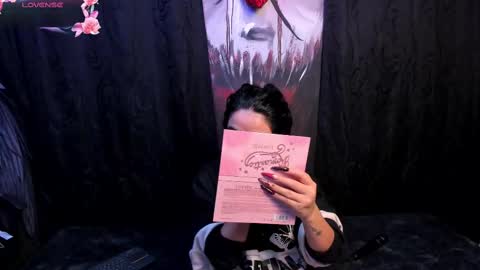 Snapshot of kylie_foxx1 chatting on 09-26-25, 12:14 submissive demon Please help me to reach 500 thumbs up online show from 09-26-25, 12:14