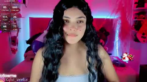 Snapshot of kylie_hottt_ chatting on 11-26-25, 12:00 k ylie online show from 11-26-25, 12:00