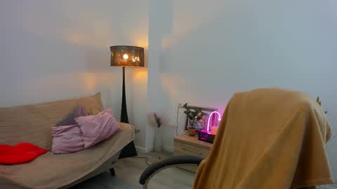 Snapshot of kylie_kathy chatting on 11-03-25, 04:52 Kylie online show from 11-03-25, 04:52