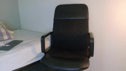 KYLIE  online show from 04-21-26, 02:01