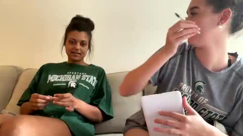 Kylie online show from 09-10-25, 07:03