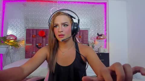 Kylie online show from 10-24-25, 05:04