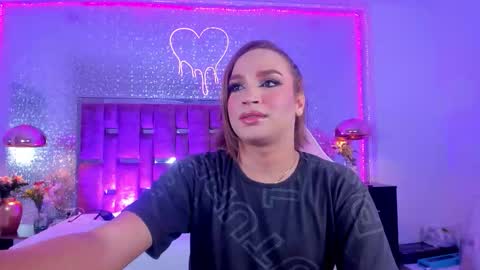 Kylie online show from 11-30-25, 04:27