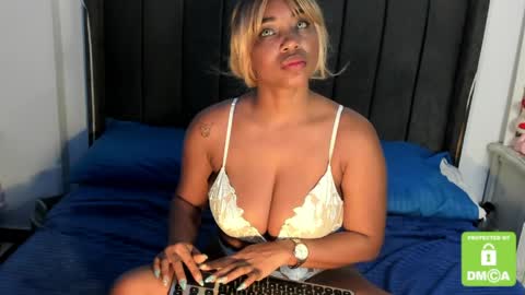 Snapshot of kyliewhiteboobs chatting on 04-09-26, 10:59 kylie white boobs online show from 04-09-26, 10:59