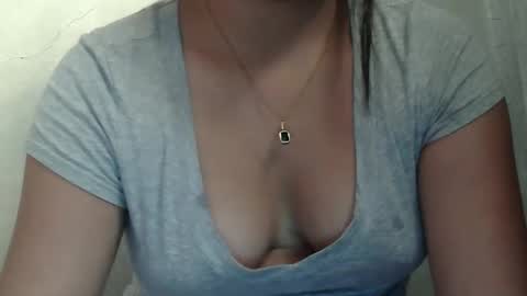 Snapshot of kyliexx98 chatting on 03-18-26, 01:42 kylie online show from 03-18-26, 01:42