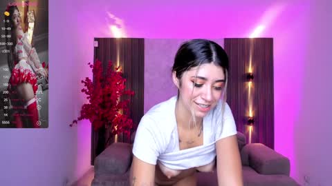 Snapshot of kyliie_jones chatting on 01-22-25, 11:01 KYLIE online show from 01-22-25, 11:01