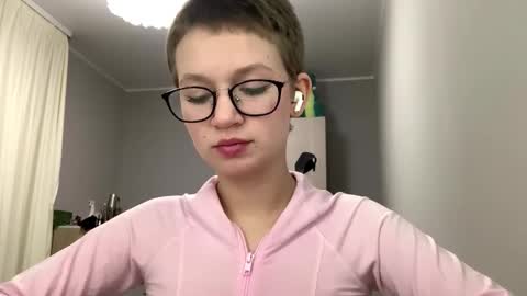 Snapshot of kymsalvati chatting on 01-06-26, 06:22 Kim online show from 01-06-26, 06:22