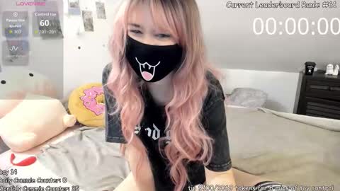 Kyra Wild online show from 12-15-25, 12:04