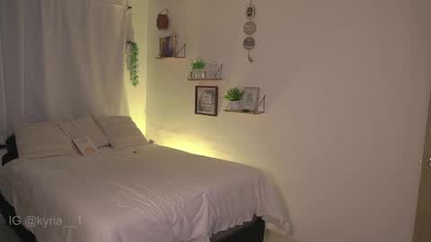 schedule 300 pm - 1100pm colombia time online show from 02-22-25, 01:22