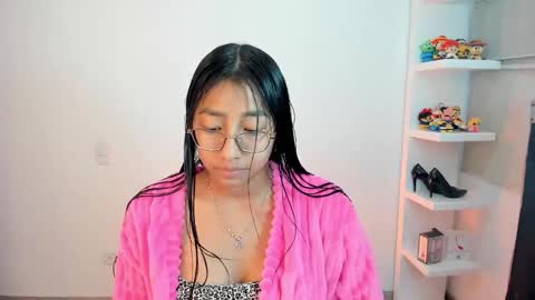 Snapshot of kyy_isa chatting on 11-11-25, 10:59 IG online show from 11-11-25, 10:59