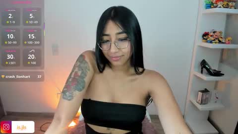 Snapshot of kyy_isa chatting on 11-25-25, 04:01 IG online show from 11-25-25, 04:01