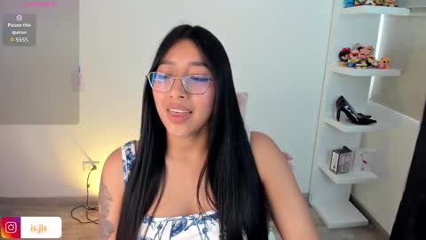 Snapshot of kyy_isa chatting on 12-02-25, 01:05 IG online show from 12-02-25, 01:05