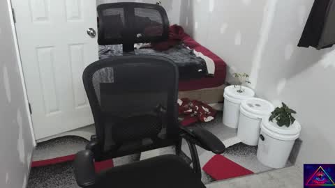 Snapshot of l1v1nth3dr3am chatting on 11-10-25, 09:41 l1v1nth3dr3am online show from 11-10-25, 09:41