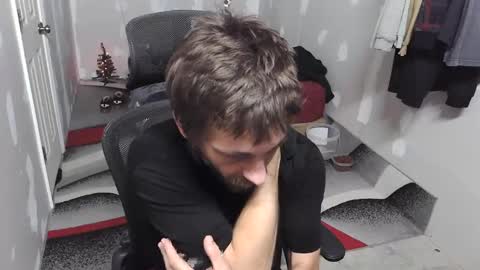 Snapshot of l1v1nth3dr3am chatting on 11-15-25, 04:32 l1v1nth3dr3am online show from 11-15-25, 04:32