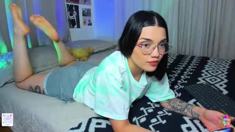 Snapshot of la_briela chatting on 01-04-25, 11:17 Help me reach 50 likes online show from 01-04-25, 11:17